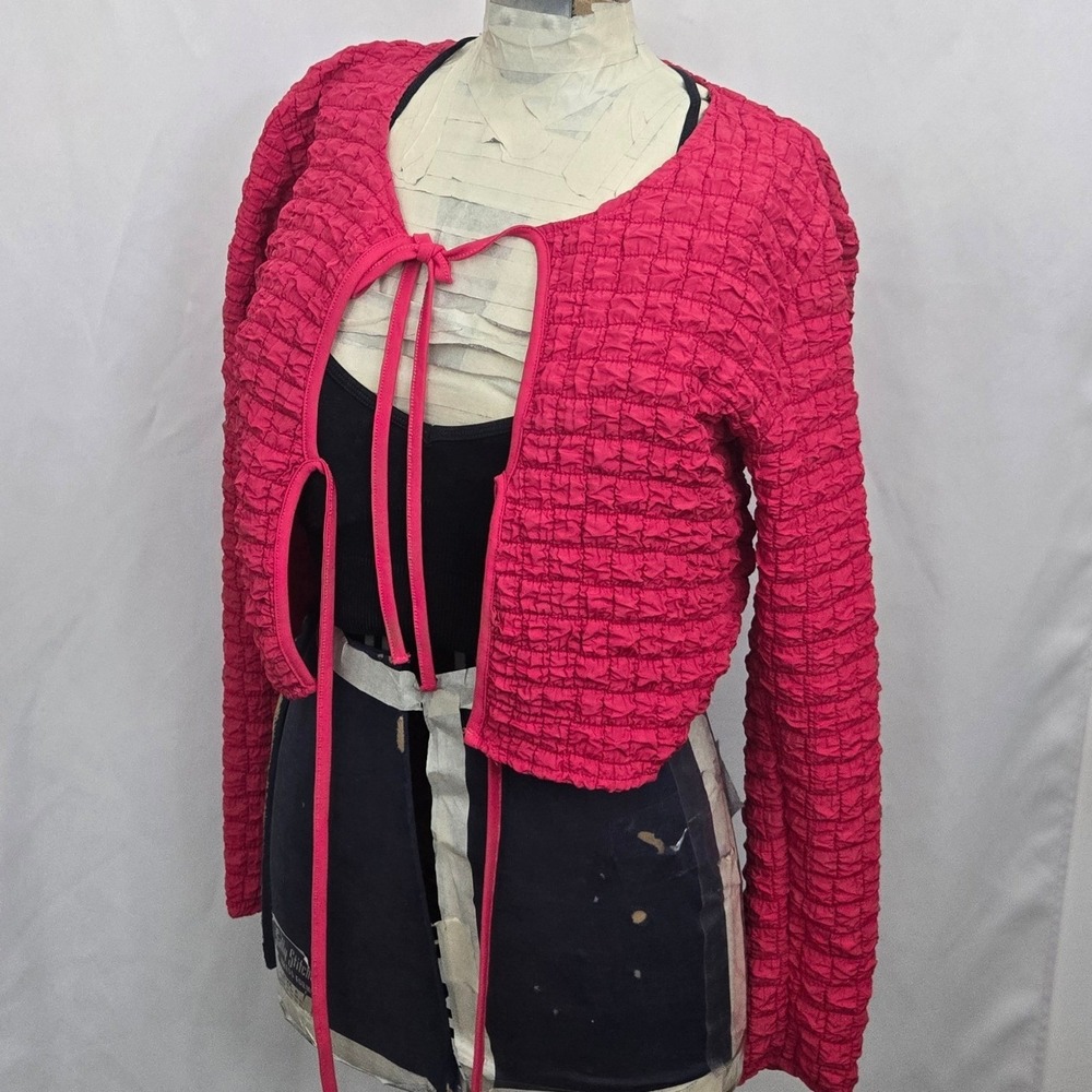 Urban Outfitters Cardigan M Pink Textured Tie Front Cropped Shrug Y2K‎ Coquette